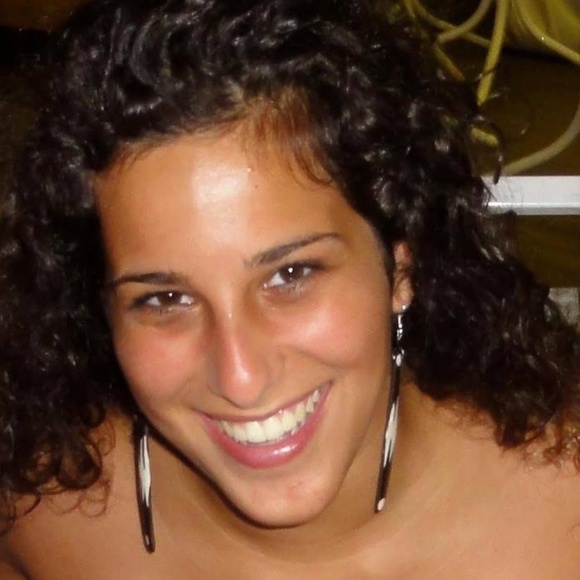 Meet your Posher, Naomi - Picture 1 of 2